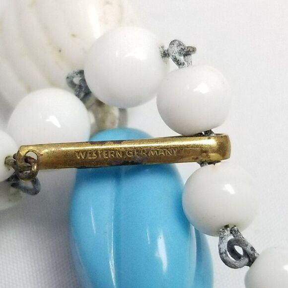 Vintage Light Blue and White Beaded Necklace, Adjustable Length, Western Germany - Picture 4 of 7